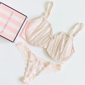 38DDD MEDIUM Victoria’s Secret pink bra set